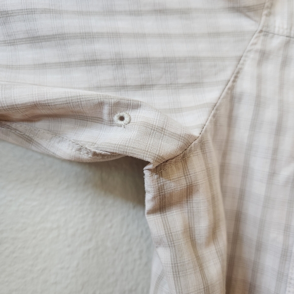 COLUMBIA Men's Long Sleeve Omni Shade Lightweight Plaid Button Up Shirt - Picture 5 of 9